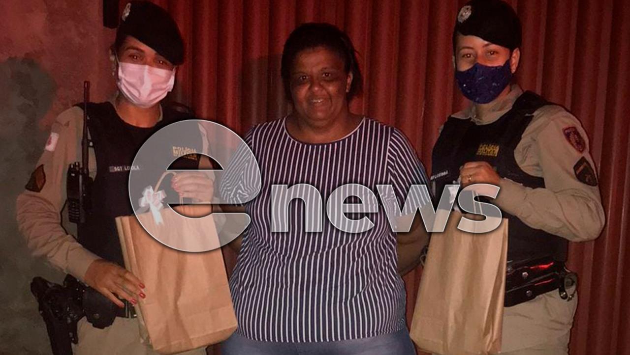 Jaquelaine, campos-altense que ganhou ação social da PM, homenageia policiais organizadoras, em Campos Altos