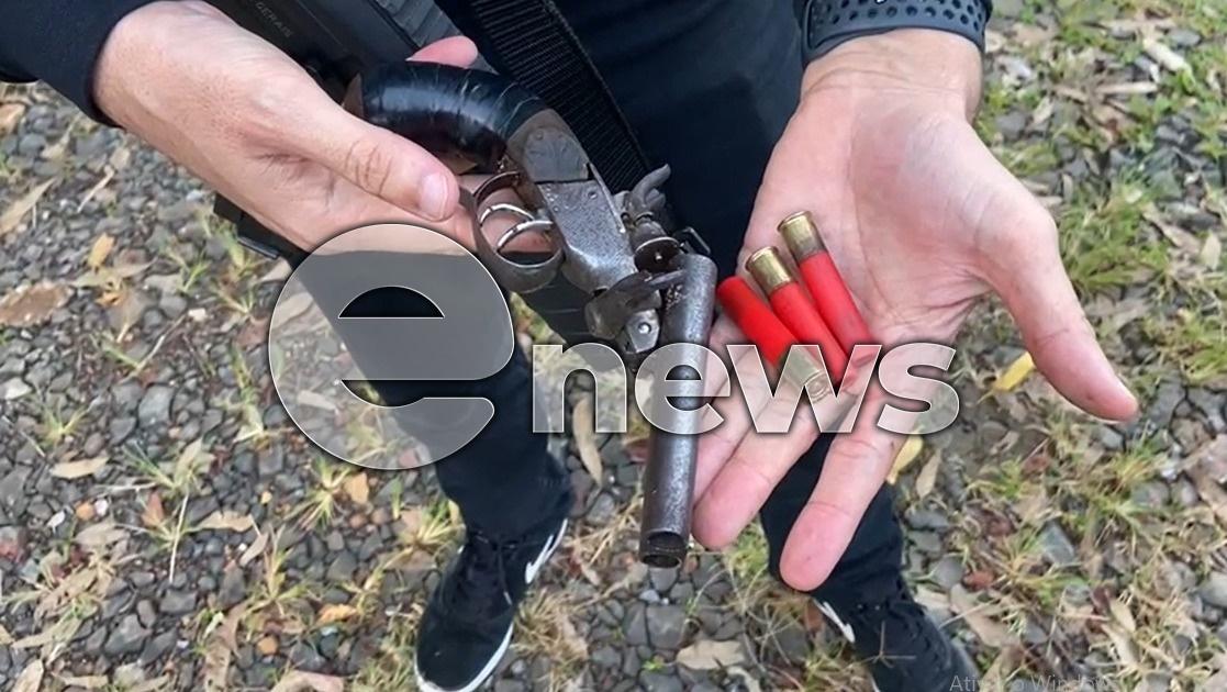Polícia Civil de Campos Altos localiza arma de fogo dentro de mata-burro no bairro Lázaro Leite