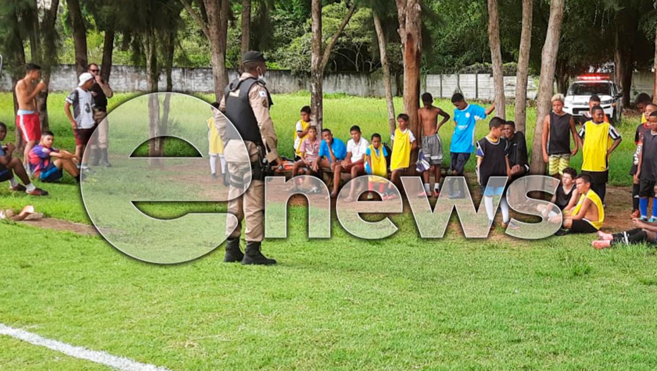 Policiais militares de Campos Altos visitam Escolinha do Piruá e falam aos jovens sobre futuro e bons exemplos