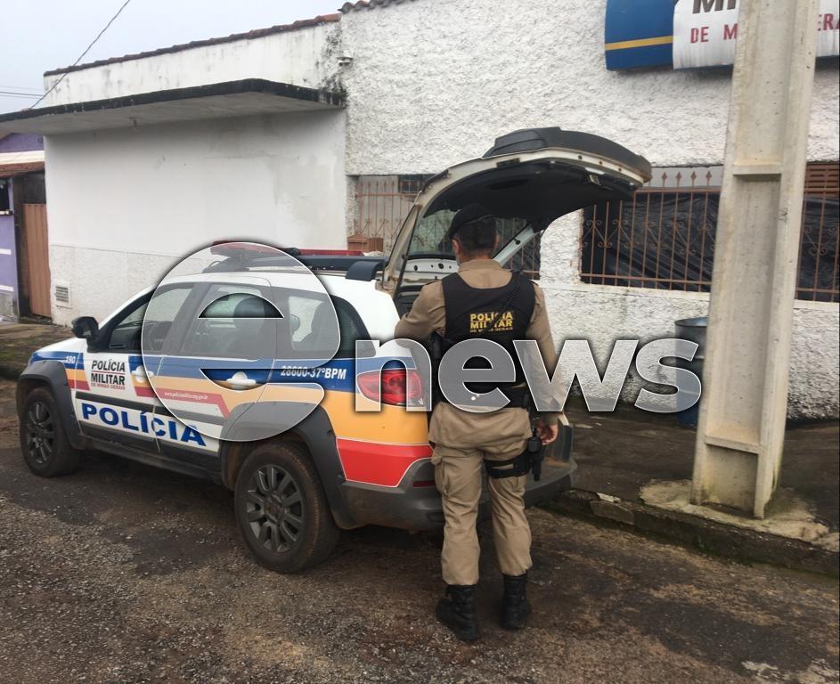 Em Campos Altos: PM prende homem com cigarro de maconha