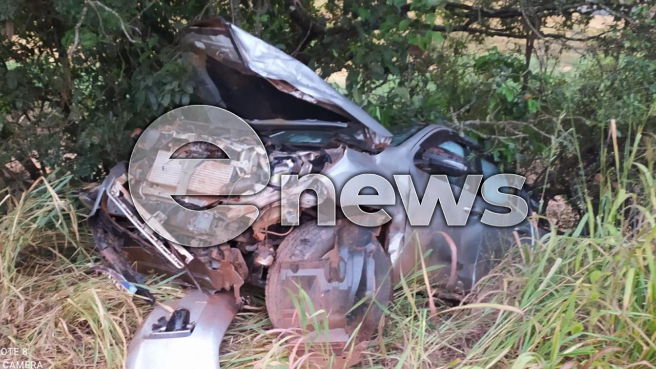 Acidente entre carro e caminhonete deixa mãe e filhas feridas na LMG-827 em Bambuí