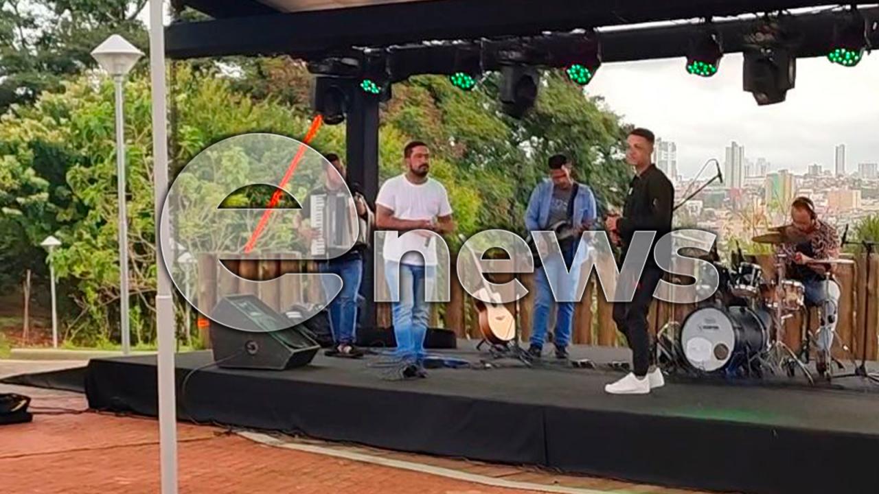 Dupla campos-altense Luiz Henrique & Vitor Hugo participa de apresentação na 10ª edição do FliAraxá 