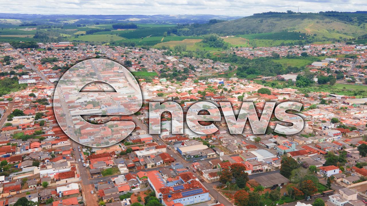 Militares são acionados após cômodo de casa pegar fogo, em Campos Altos