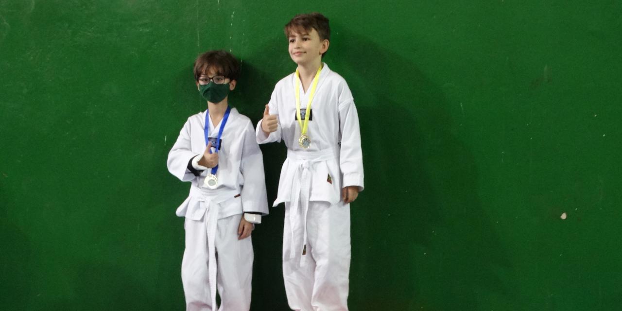 Delegação de Campos Altos da academia Center Fitness traz 64 medalhas para a cidade em Campeonato Estudantil de Taekwondo