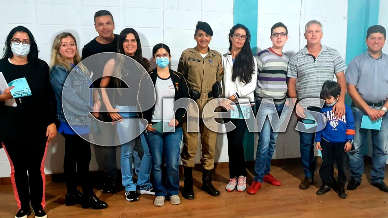 Polícia Militar se reúne com rede de vizinhos protegidos do bairro Campos Verdes, em Campos Altos