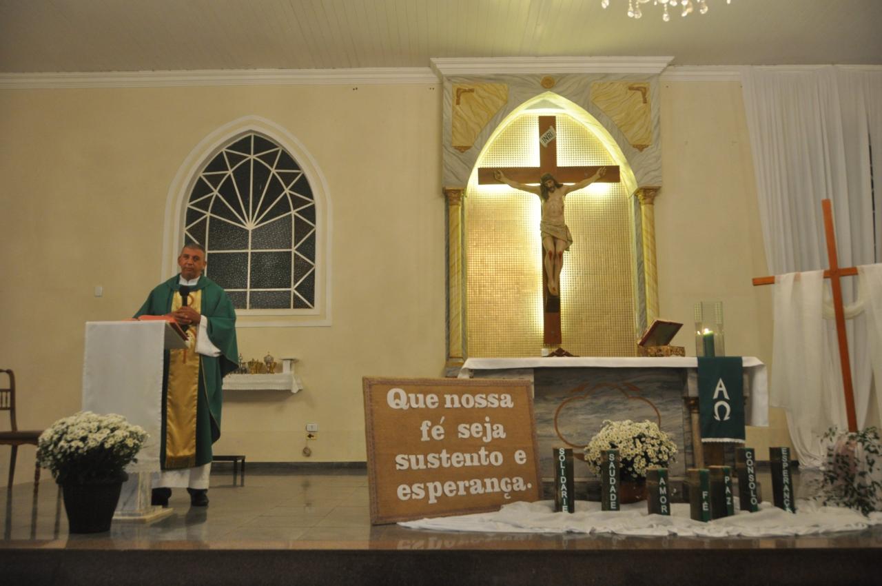 Missa é celebrada em memória às vítimas da Covid-19 em Campos Altos