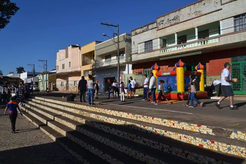 Programa 'Família na Praça' é realizado em Campos Altos