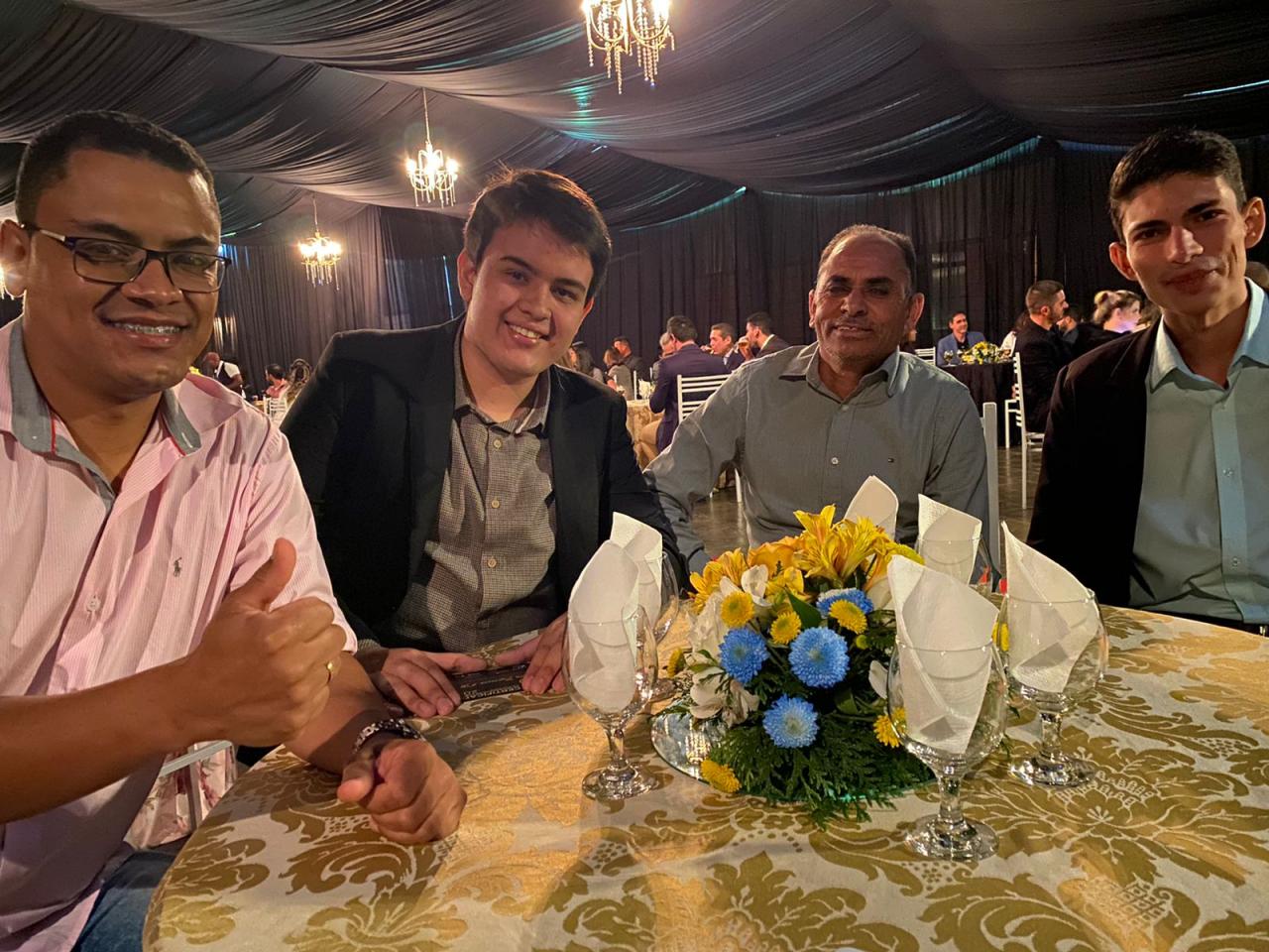 Rádio Expresso FM e Lucas Flausino vencem Prêmio Destaque