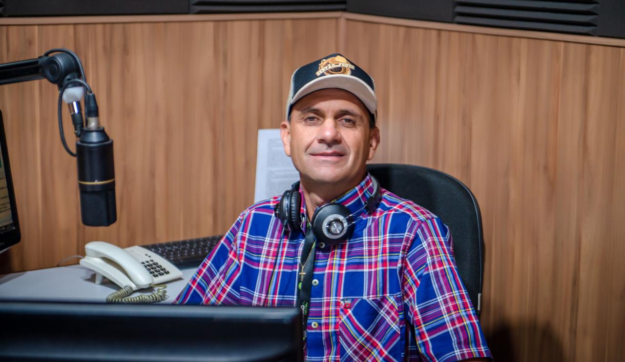 Programa Sertão em Festa, de Teixeirinha, dará mil reais para jovem talento