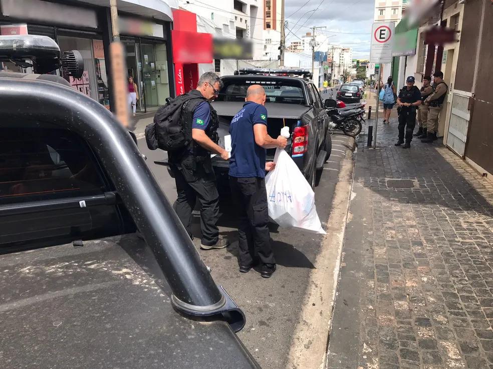 Operação contra venda ilegal de celulares e cigarros eletrônicos é realizada
