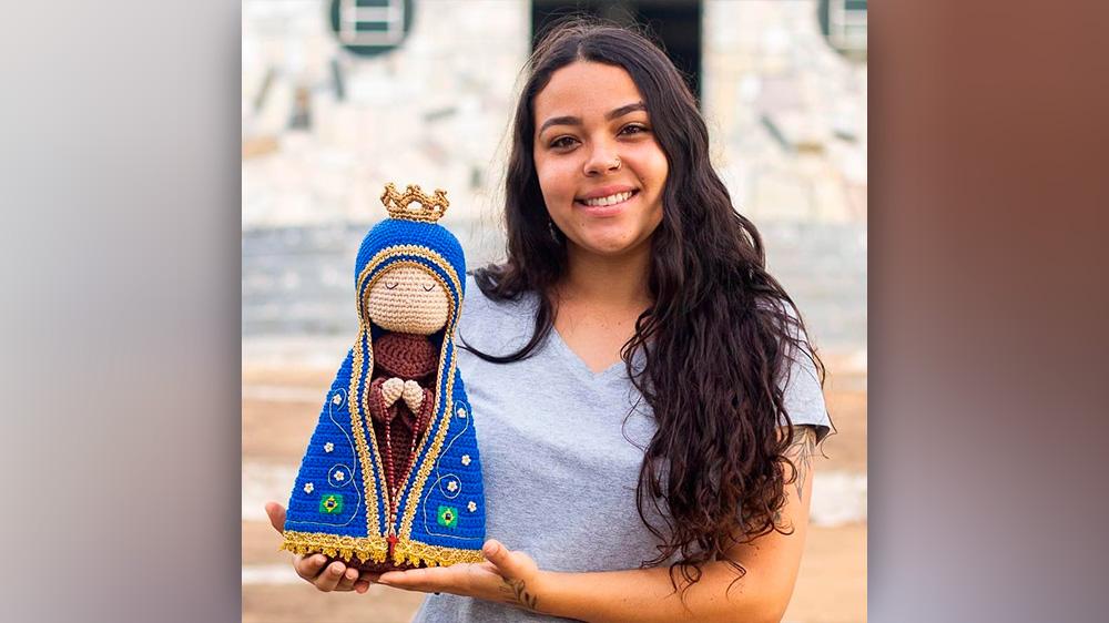 Artesã de Campos Altos se destaca com produção de peças artesanais para todo o país