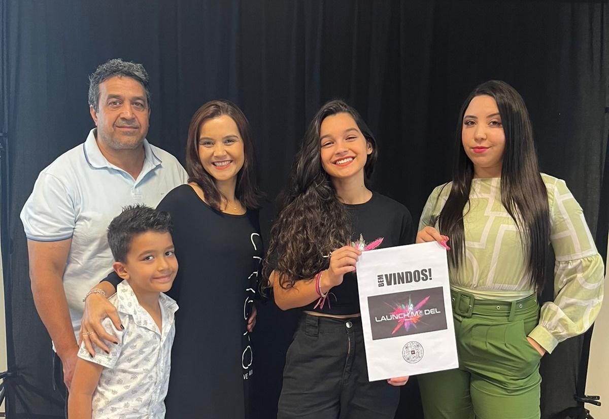 Campos-altense de 12 anos é selecionada por agência e se prepara para entrar no mundo da moda e do entretenimento