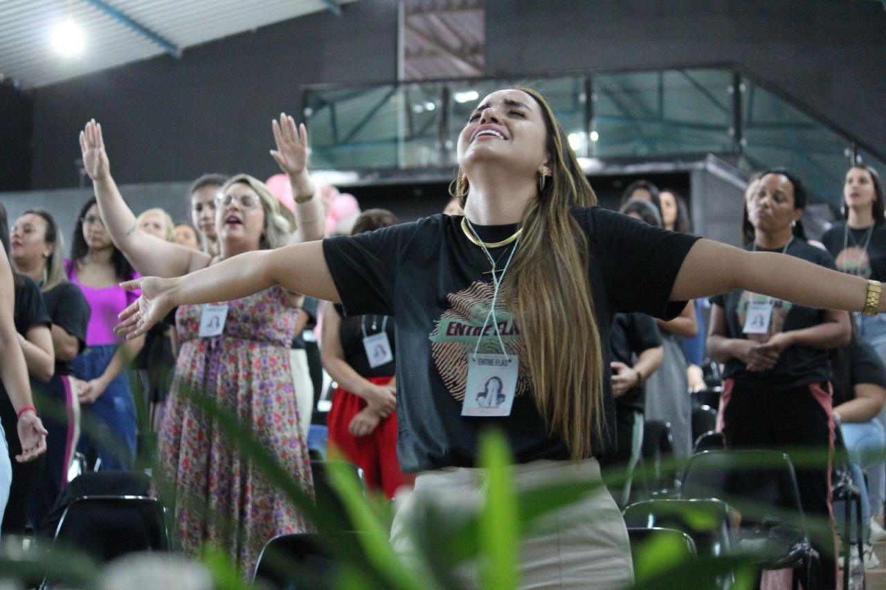 Com a presença de mais de 100 mulheres, Conferência 'Entre Elas' é realizada na Igreja Batista Manancial em Campos Altos