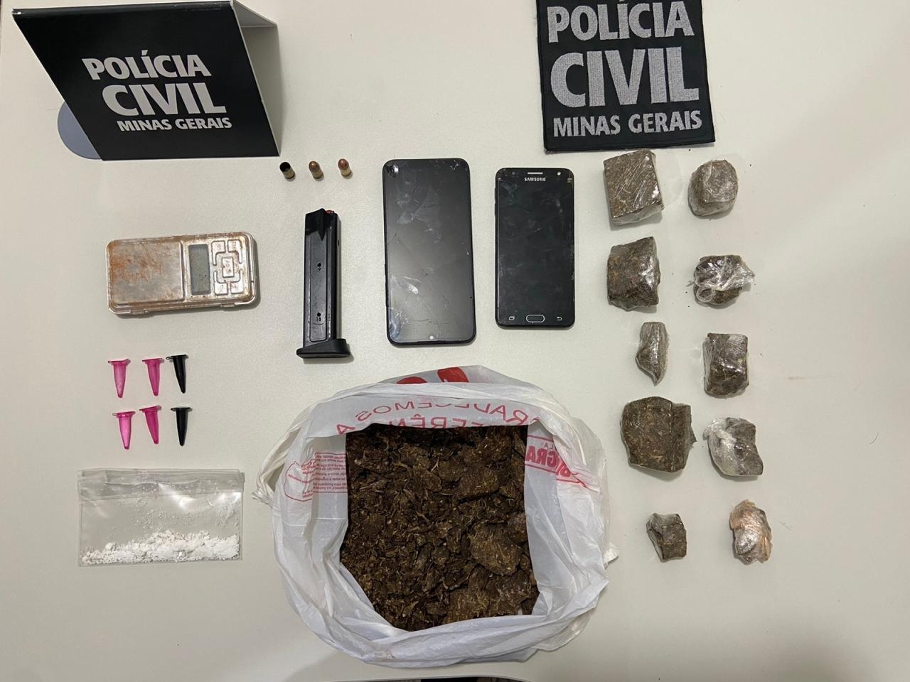 Drogas são encontradas na casa de suspeito de ameaçar companheira e filhos com arma de fogo, em Campos Altos