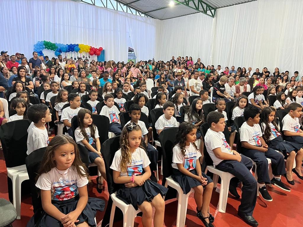 Mais de 100 alunos participam de formatura do CMEI Madre Emanuella Favale em Campos Altos