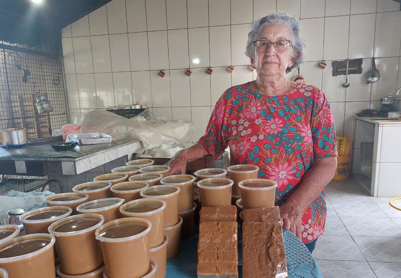 Moradora de Campos Altos que produz doces de leite tem produtos conhecidos em toda a região
