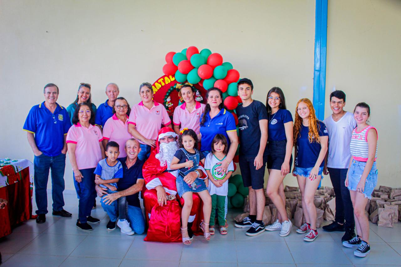 Rotary, Interact e Casa da Amizade promovem evento de natal para mais de 200 crianças, em Campos Altos