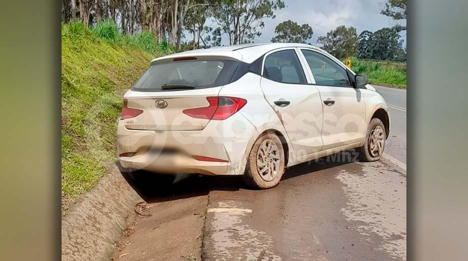 Veículo sai da pista na BR-262 em Campos Altos, próximo à “Curva do Zé Andrade”