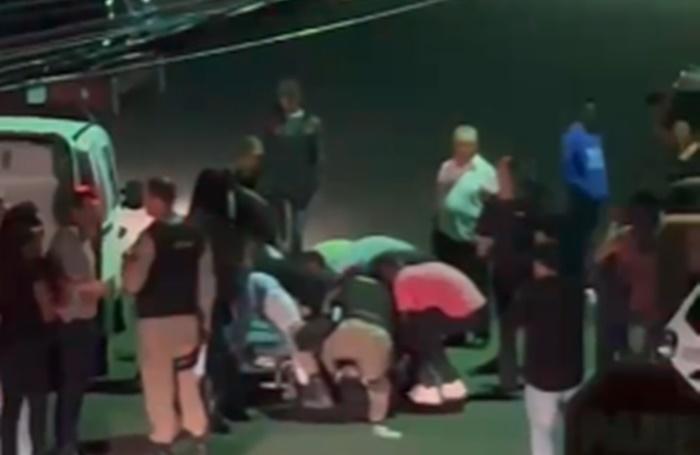 Ao atravessar via, mulher é atropelada em Campos Altos