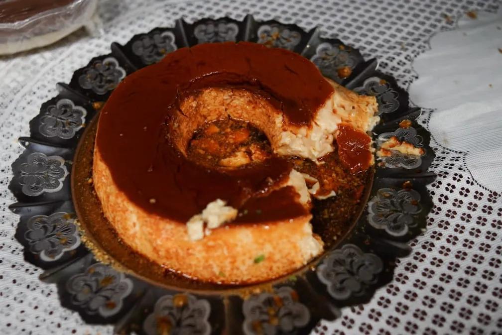 Bala perdida fura parede de casa no RJ e acerta pudim durante o réveillon