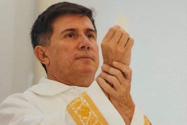 Padre Célio Vieira assume paróquia em Abaeté e convite para posse é divulgado