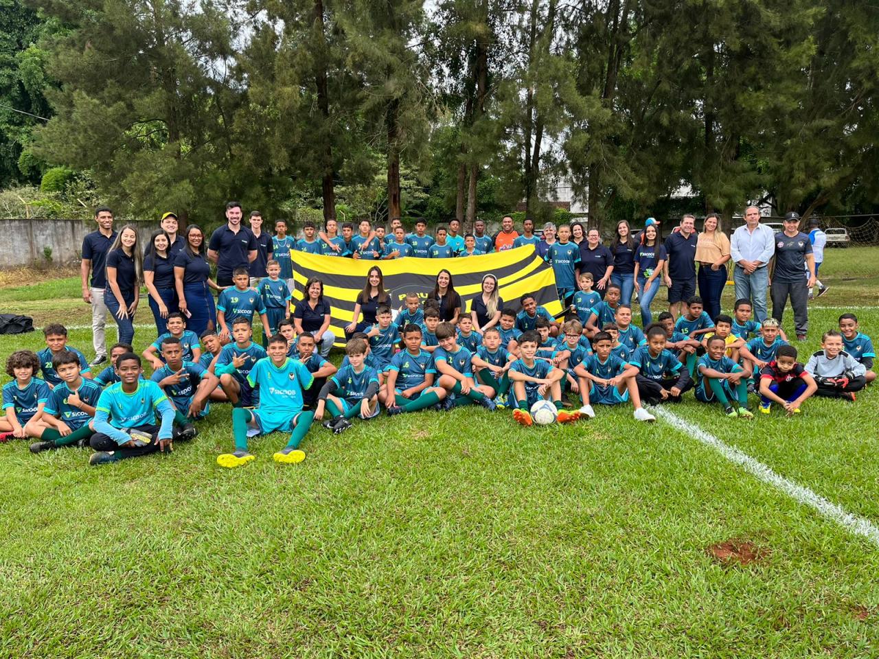 Abertura da ‘Copa Sicoob de Categoria de Base’ reúne centenas de pessoas em Campos Altos