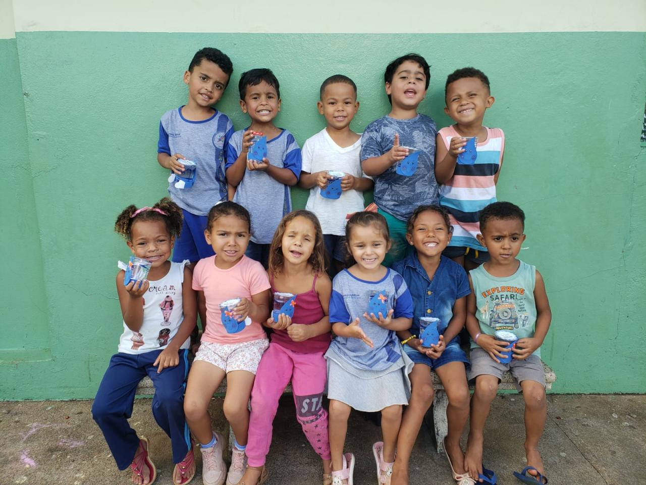 Crianças participam de projeto que visa conscientizar sobre o uso e preservação da água, em Campos Altos