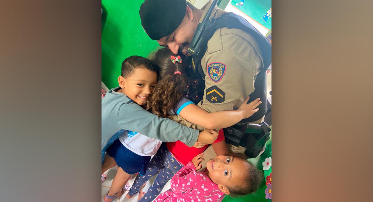 Polícia Militar marca presença nas unidades de ensino, em Campos Altos