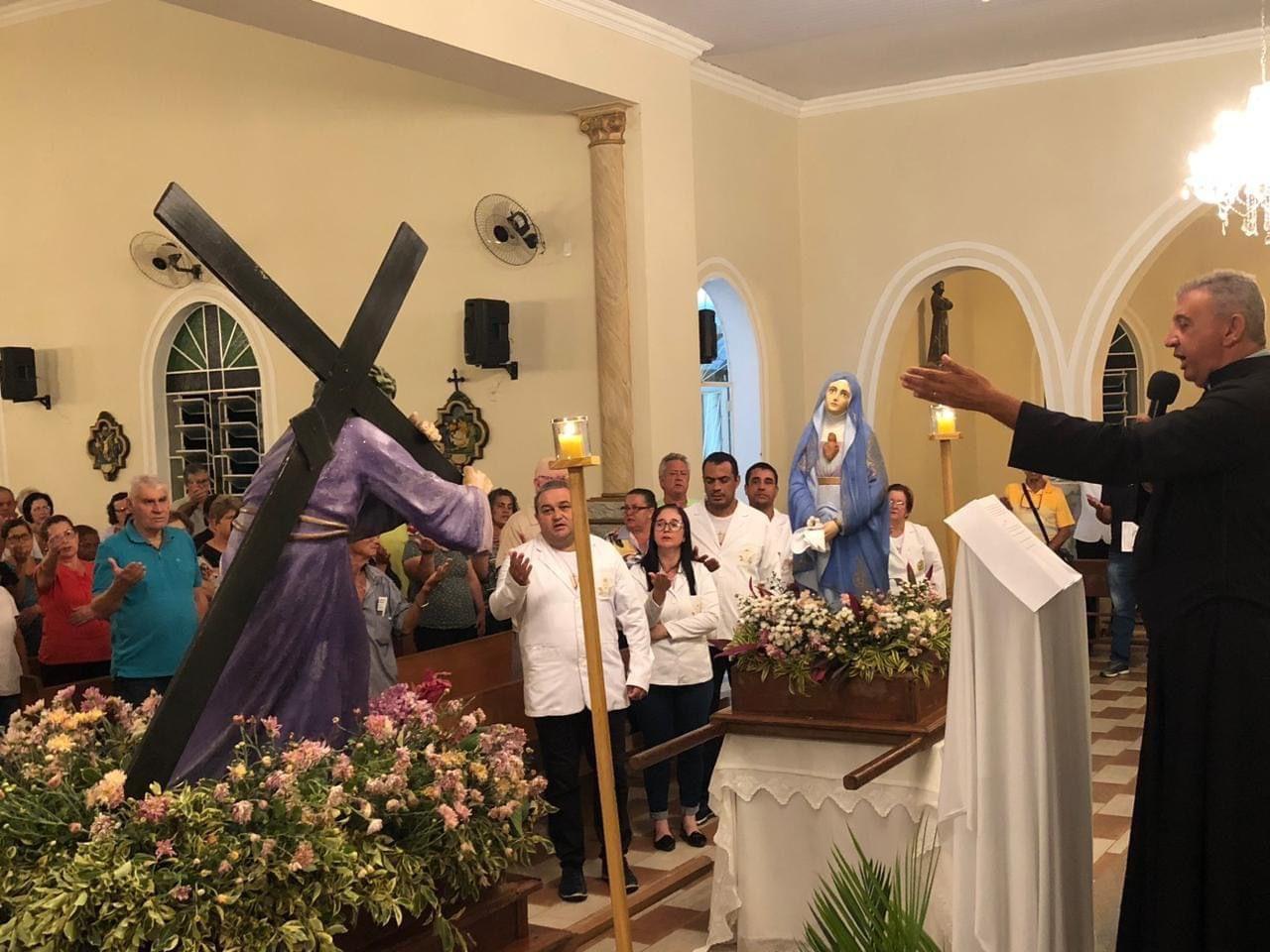 'Procissão do Encontro' emociona fiéis em Campos Altos