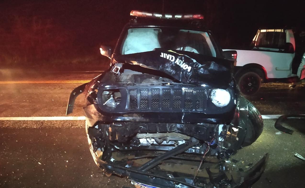 Viatura da PC de Campos Altos e caminhonete se envolvem em acidente na BR-262