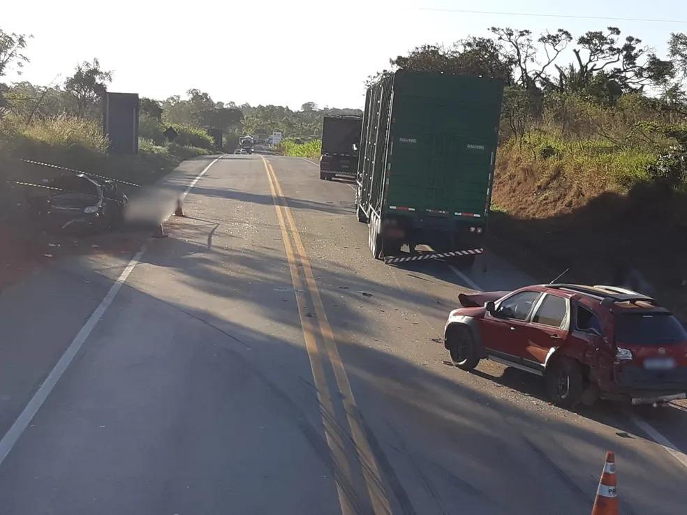 Engavetamento deixa mortos e feridos na BR-262 entre Campos Altos e Córrego Danta
