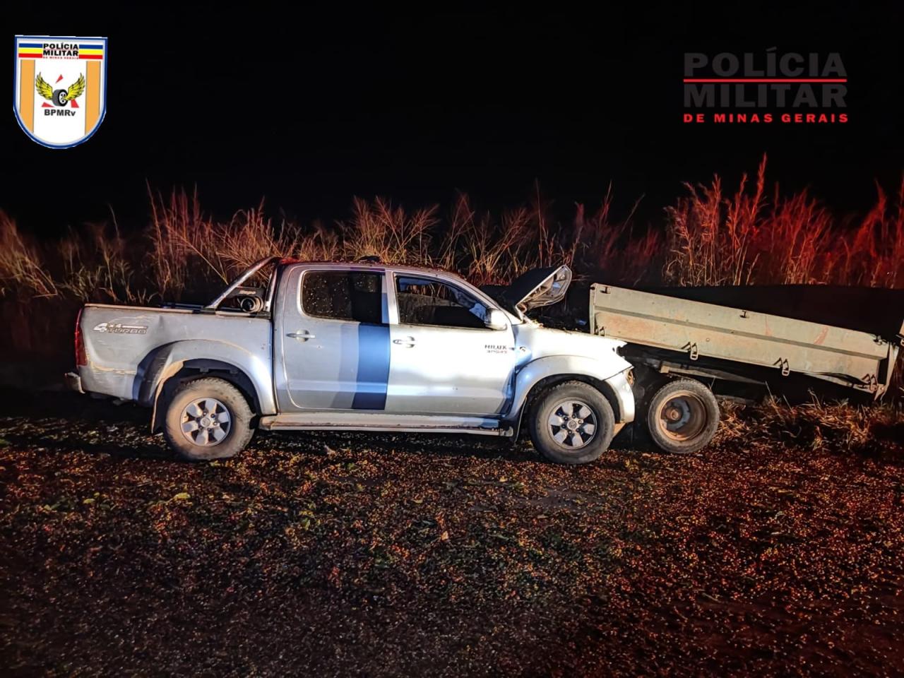 Acidente envolvendo Hilux deixa condutor preso às ferragens e passageiros feridos, em Patrocínio
