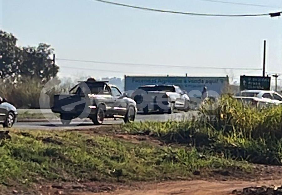 Colisão entre carro e caminhonete é registrada na BR-262, no trevo de Luz