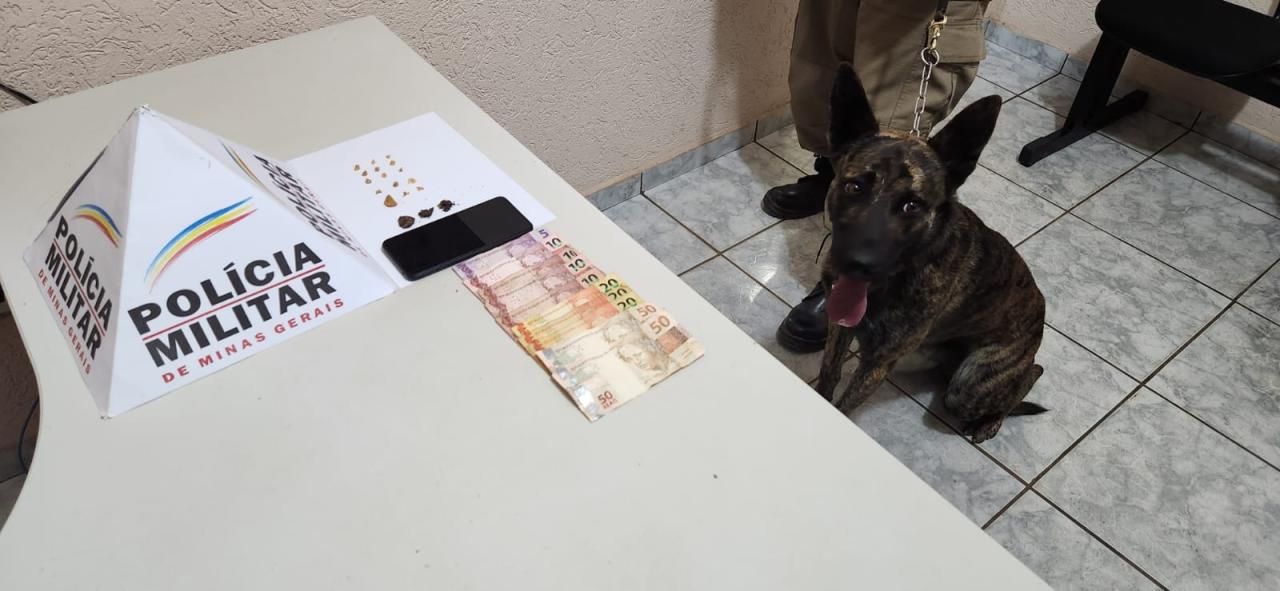 Com apoio da ROCCA, PM efetua prisões por tráfico de drogas e uso de entorpecentes em Campos Altos