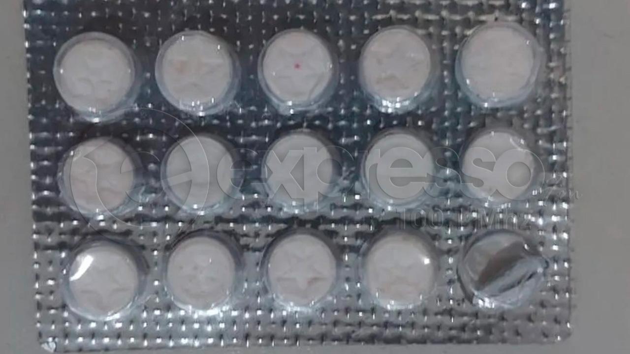 Dupla tenta fugir, mas é detida com cartela de 'rebite' e caminhonete furtada