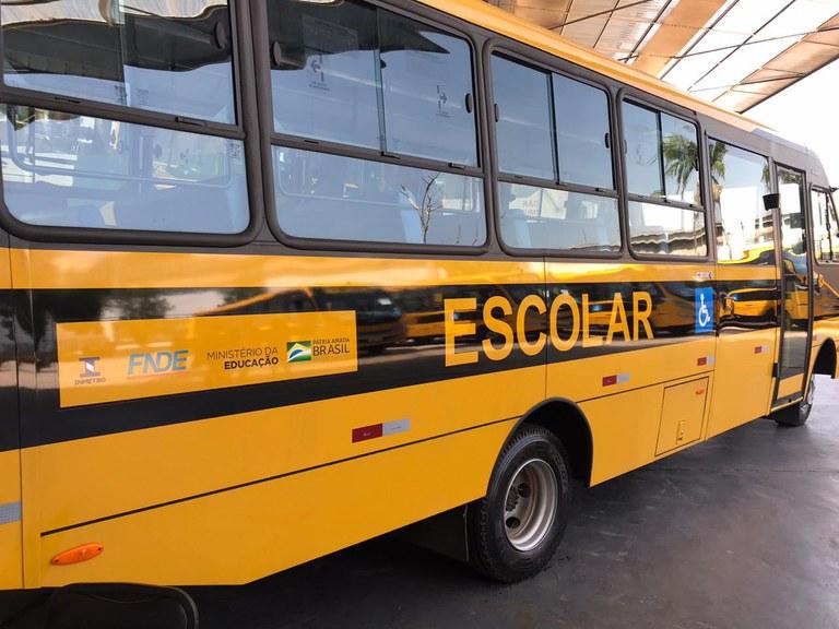 Ônibus escolares transportarão alunos para o evento ‘Pequenos Cientistas’ em Campos Altos neste sábado (17/6)