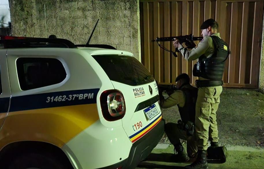 Policiais militares de Campos Altos recebem treinamento sobre combate à ataques em instituições financeiras