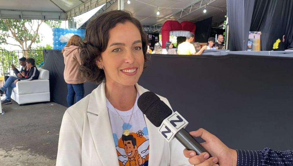 Priscila Lima destaca empenho e dedicação dos estudantes durante o projeto 'Pequenos Cientistas'