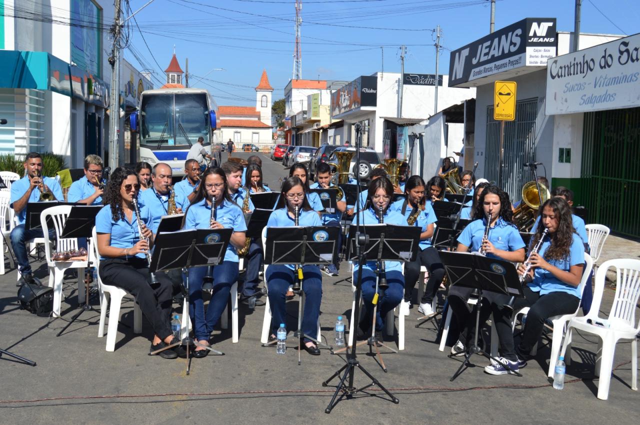 Banda na Praça: Lira Santo Antônio encanta público em evento cultural, em Passos