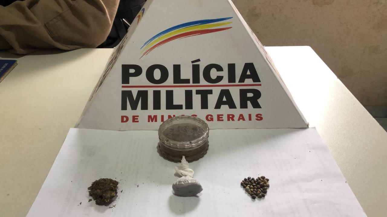 Polícia Militar prende homem e apreende drogas no bairro Camposaltinho em Campos Altos