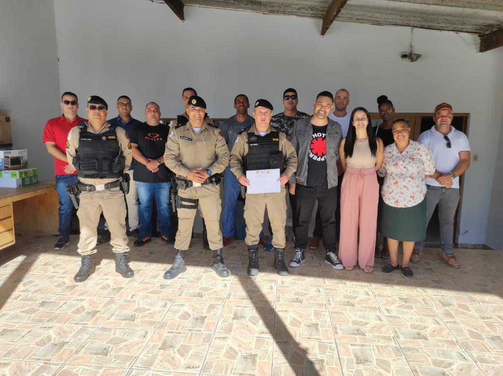 Policiais militares e funcionários civis se despedem de Tenente Fonseca e dão boas-vindas ao Tenente Henrique