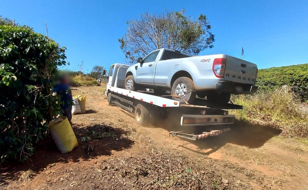Caminhonete roubada por homens armados é recuperada pela Polícia Civil em Campos Altos