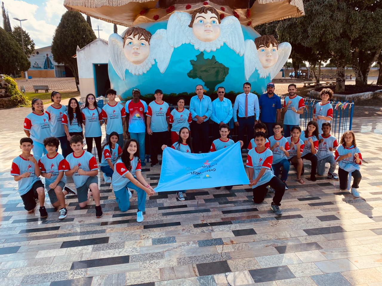 Garra e Determinação: Delegação de Taekwondo de Campos Altos viaja rumo aos Jogos Escolares de Minas Gerais em Uberaba