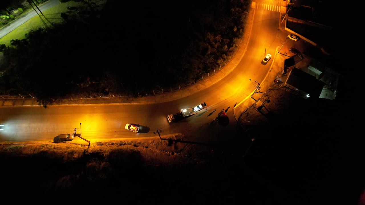 Colisão entre veículos é registrada na via de acesso ao Santuário, em Campos Altos