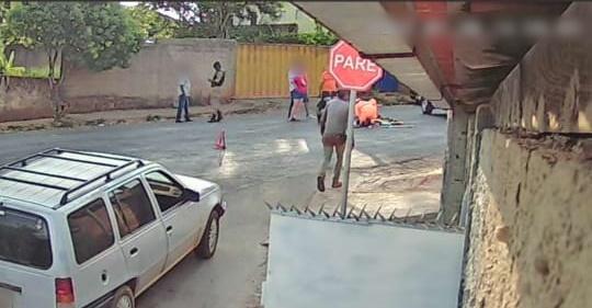 Homem é atingido por carro ao atravessar avenida em Campos Altos