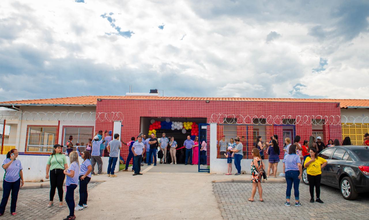 No aniversário da cidade, nova sede do CMEI Professor Lúcio Eustáquio da Silva é entregue para a população campos-altense