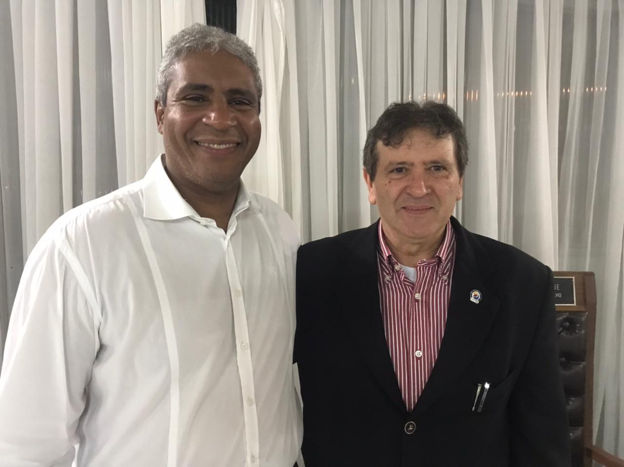 Rotary Club de Campos Altos abraça projeto ‘A Flor da Pele’ e promove rifa com violão autografado por Bruno & Marrone