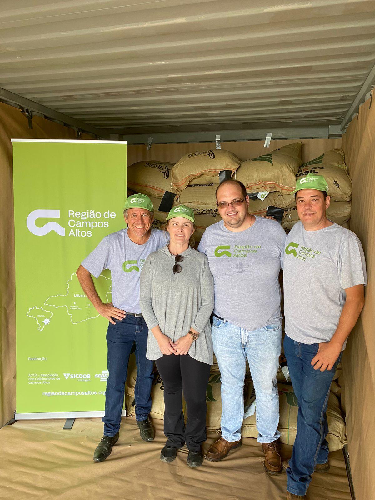 Embarque histórico marca a tradição cafeicultora na 'Região de Campos Altos'