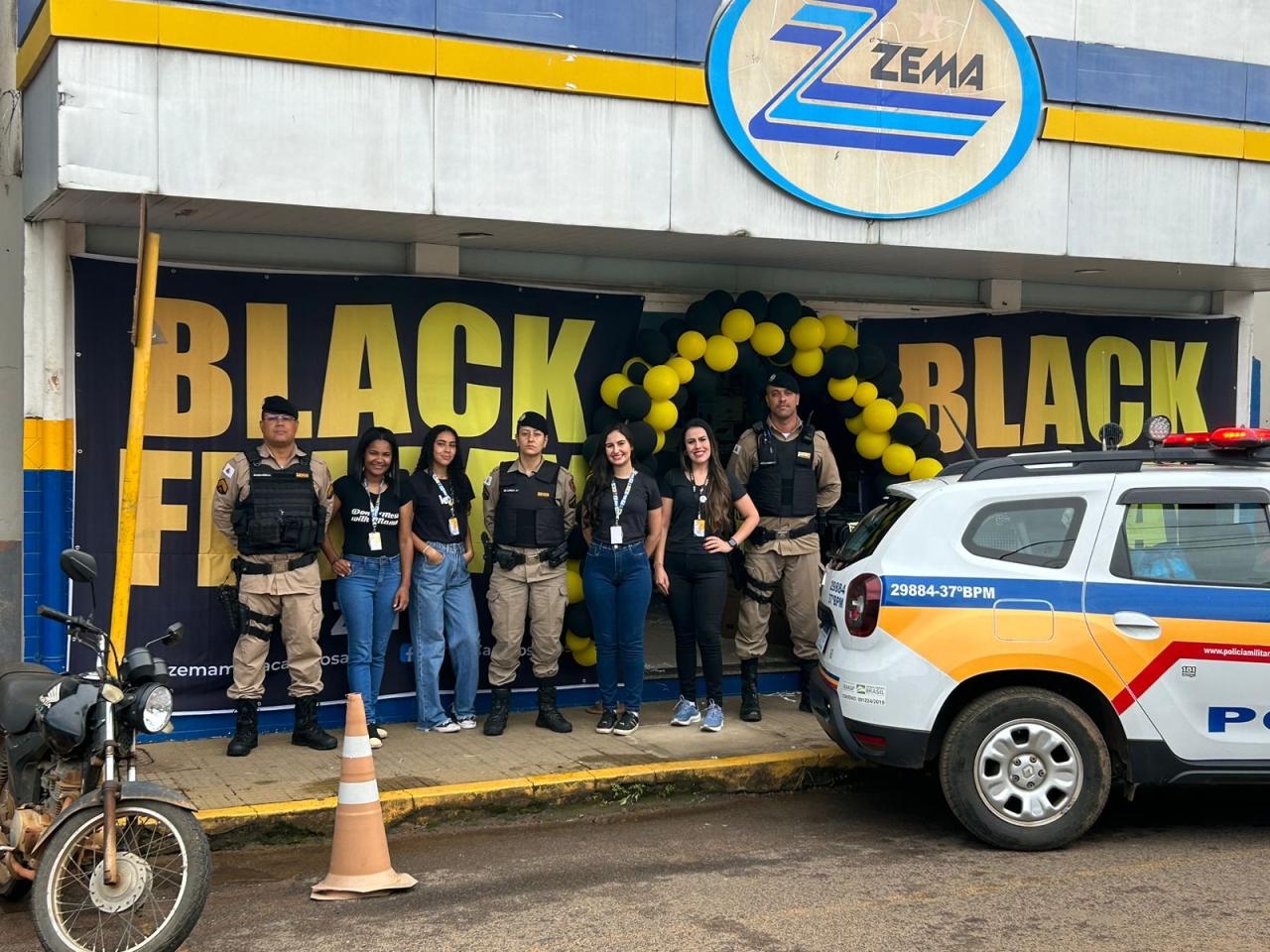 Polícia Militar garante segurança de lojistas e consumidores durante a 'Black Friday' em Campos Altos