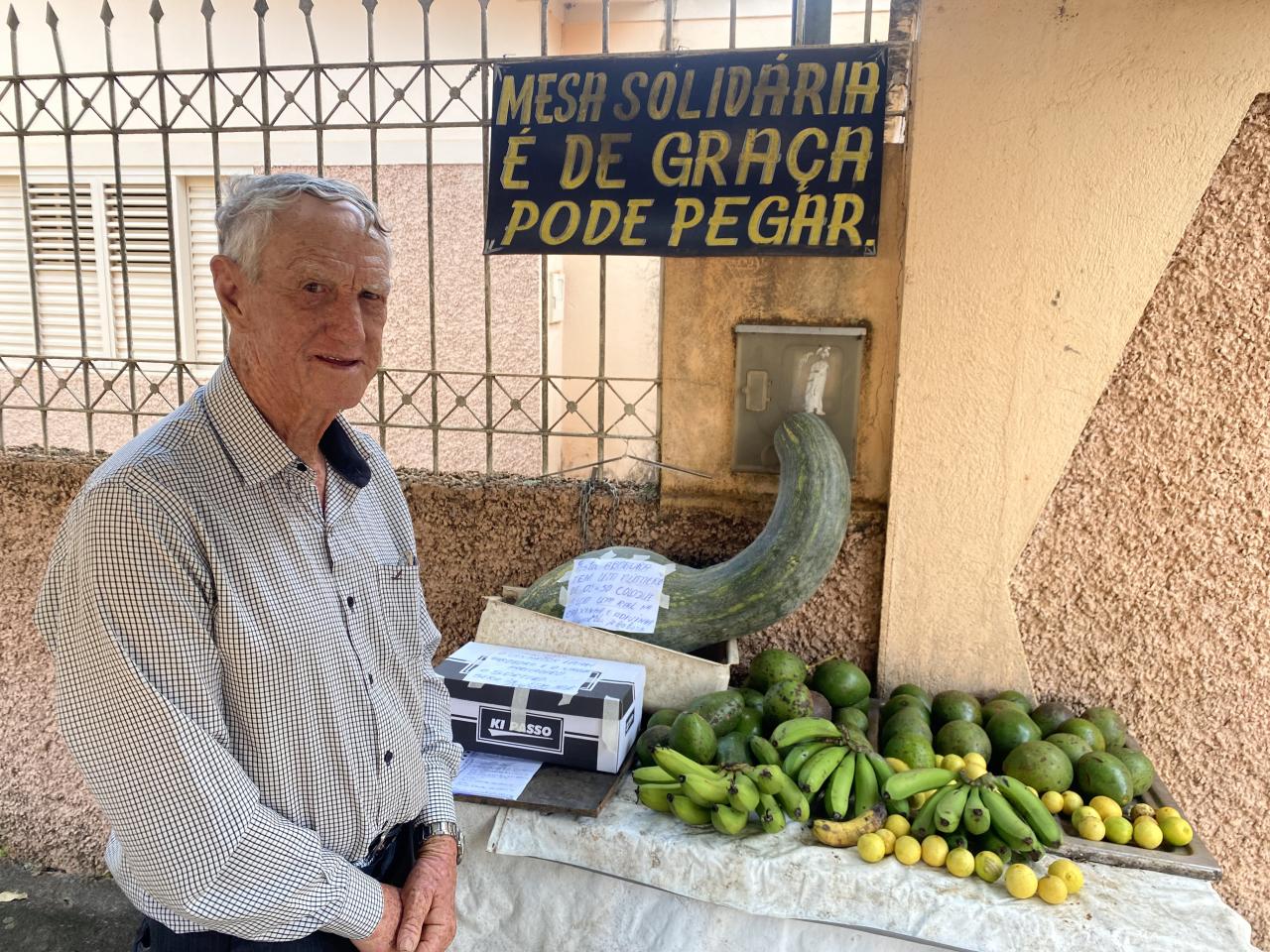 Campos-altense de 78 anos desenvolve ação para doar produtos cultivados na fazenda